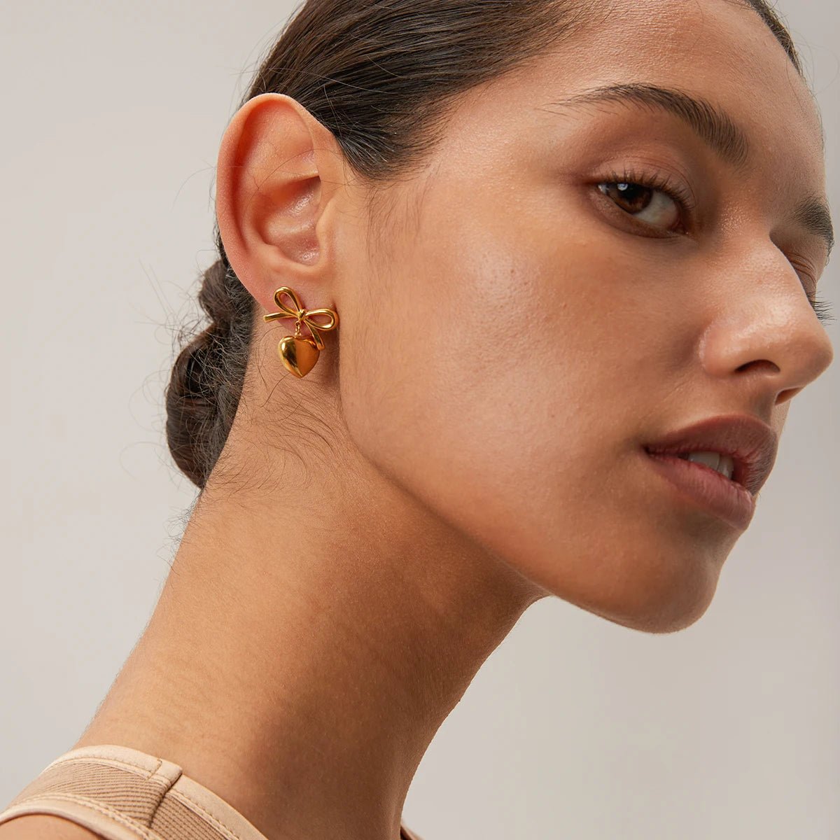 Dainty Bow Heart Earrings - Veinci