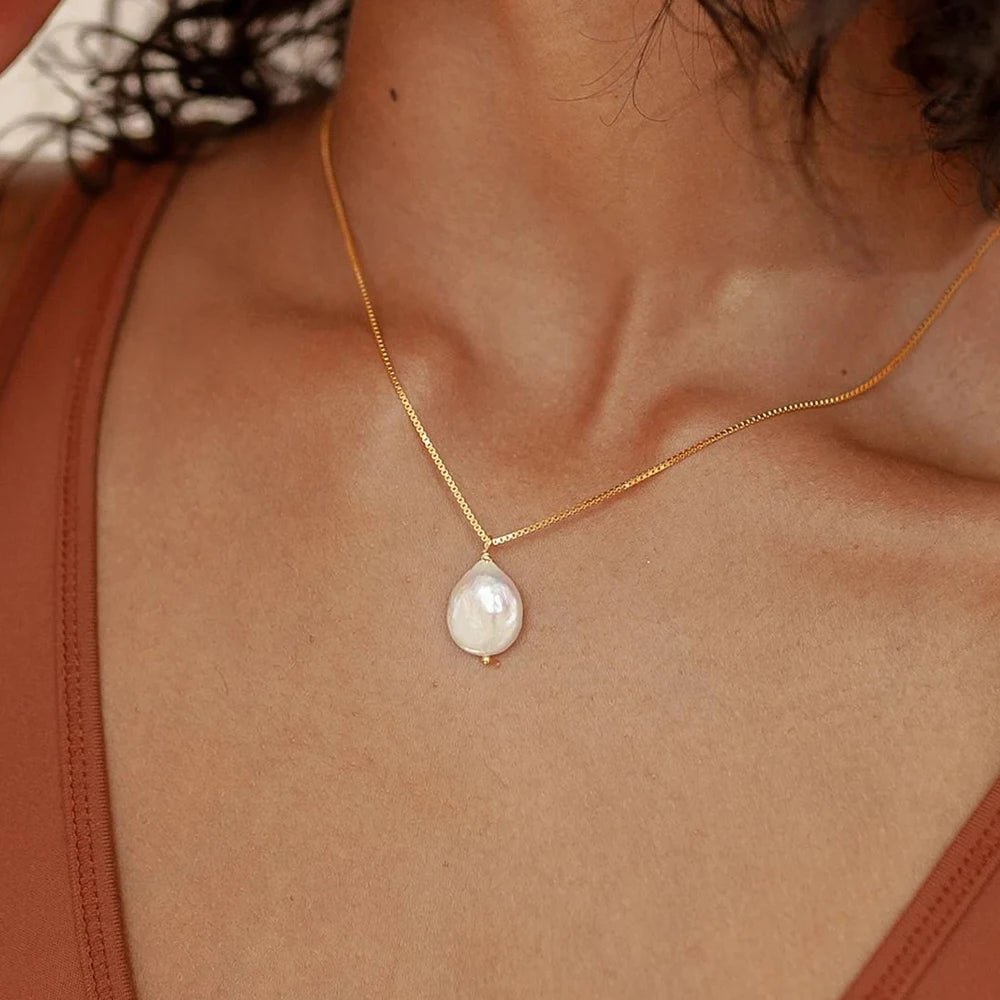 Dainty Flat Pearl Necklace - Veinci