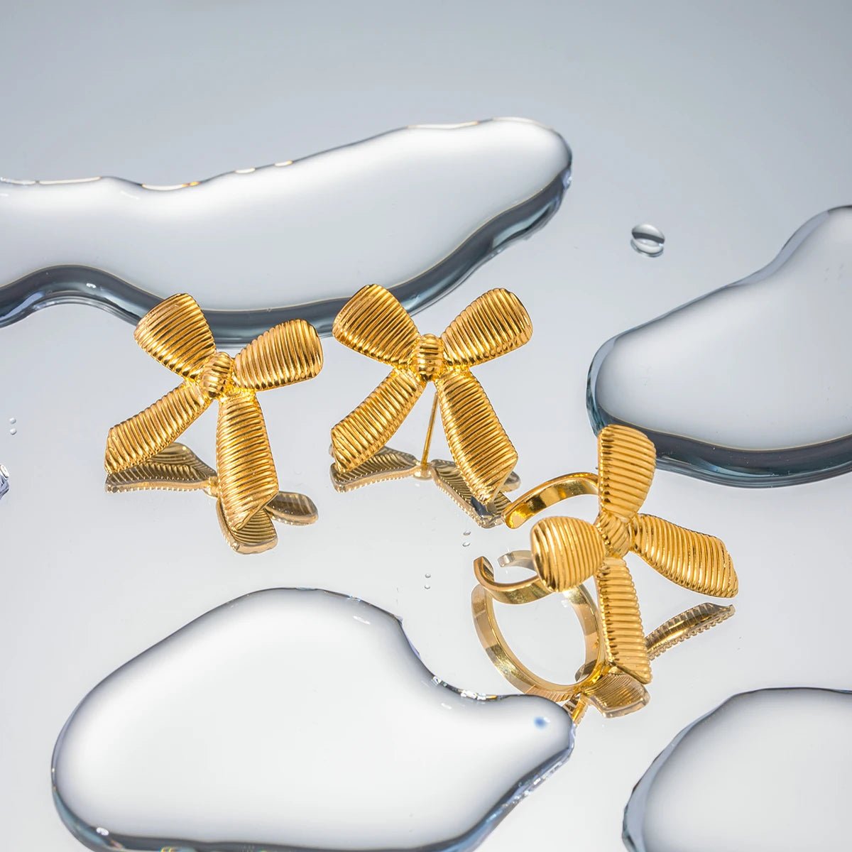 Dainty Striped Bow Elegant Ring and Earrings - Veinci