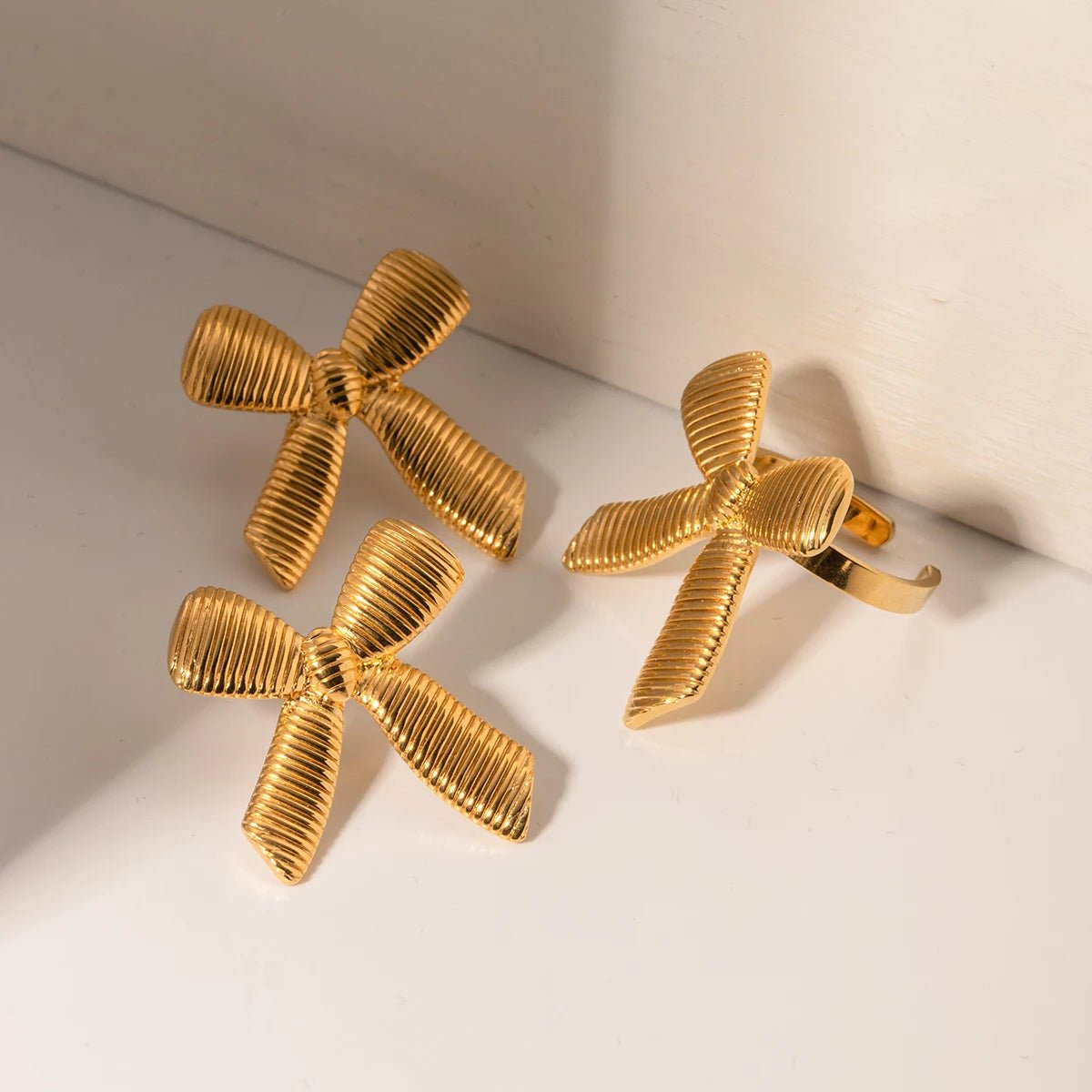 Dainty Striped Bow Elegant Ring and Earrings - Veinci