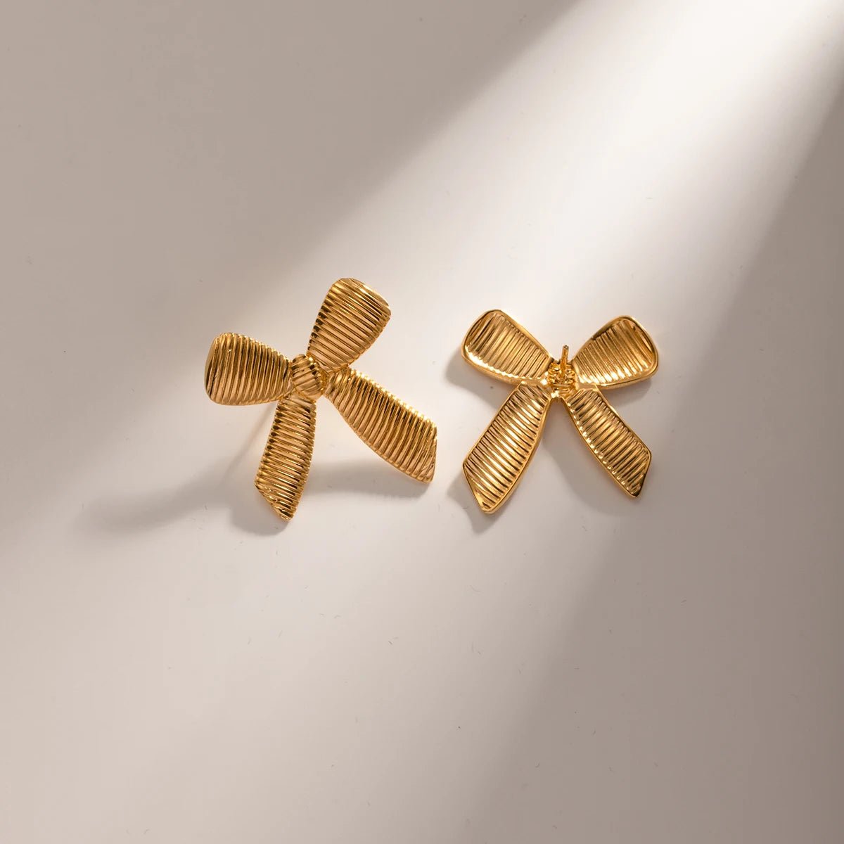 Dainty Striped Bow Elegant Ring and Earrings - Veinci