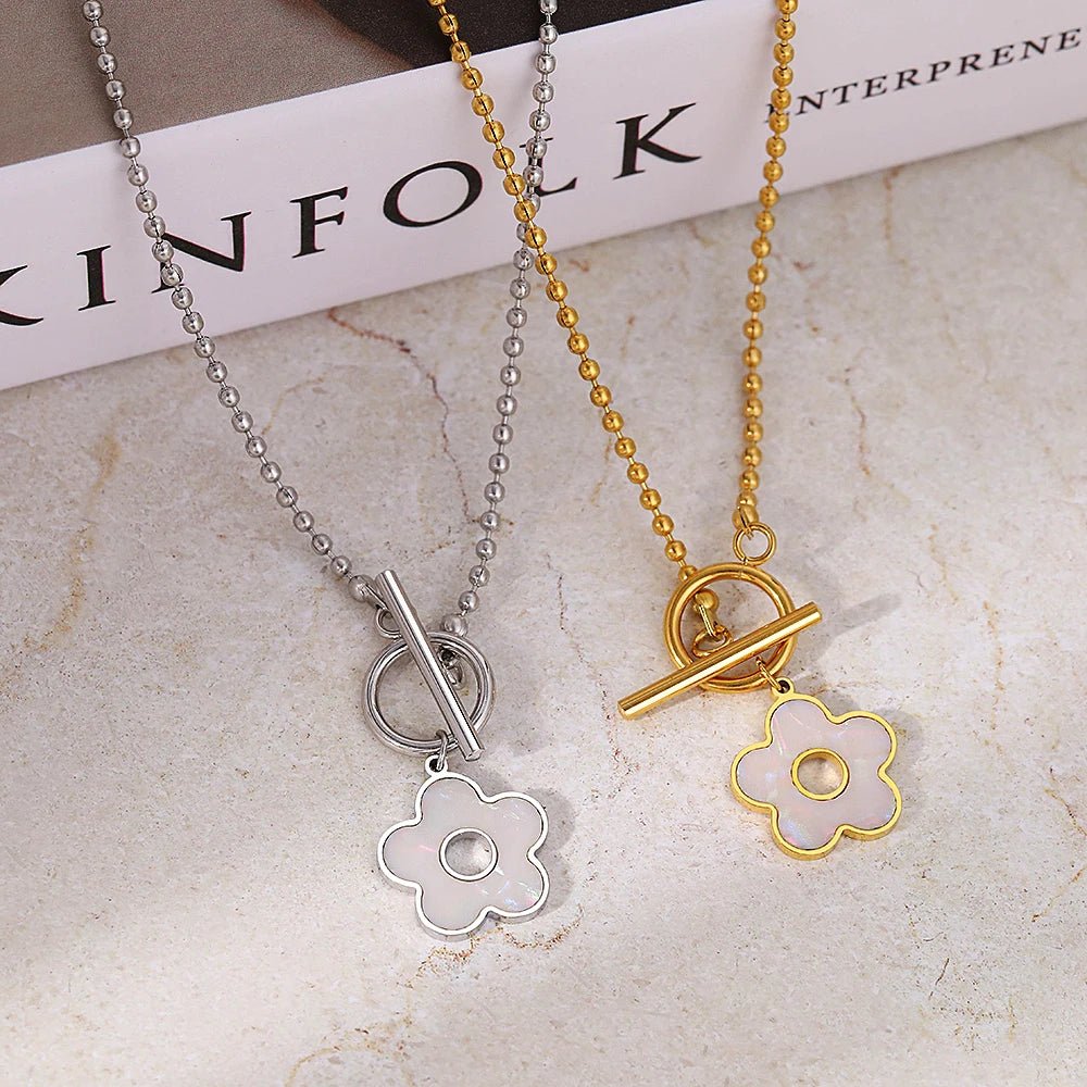 Floral Shell Open Clasp Necklace - Veinci