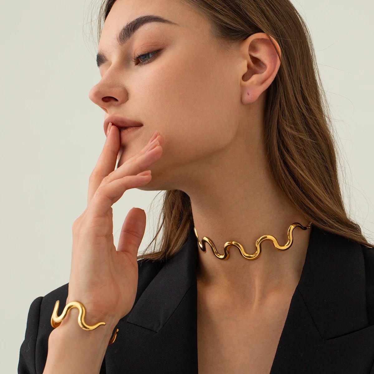 Gold Wavy Statement Bracelet and Necklace - Veinci