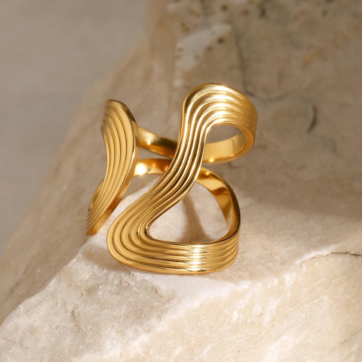 Modern Spiral Textured Ring - Veinci