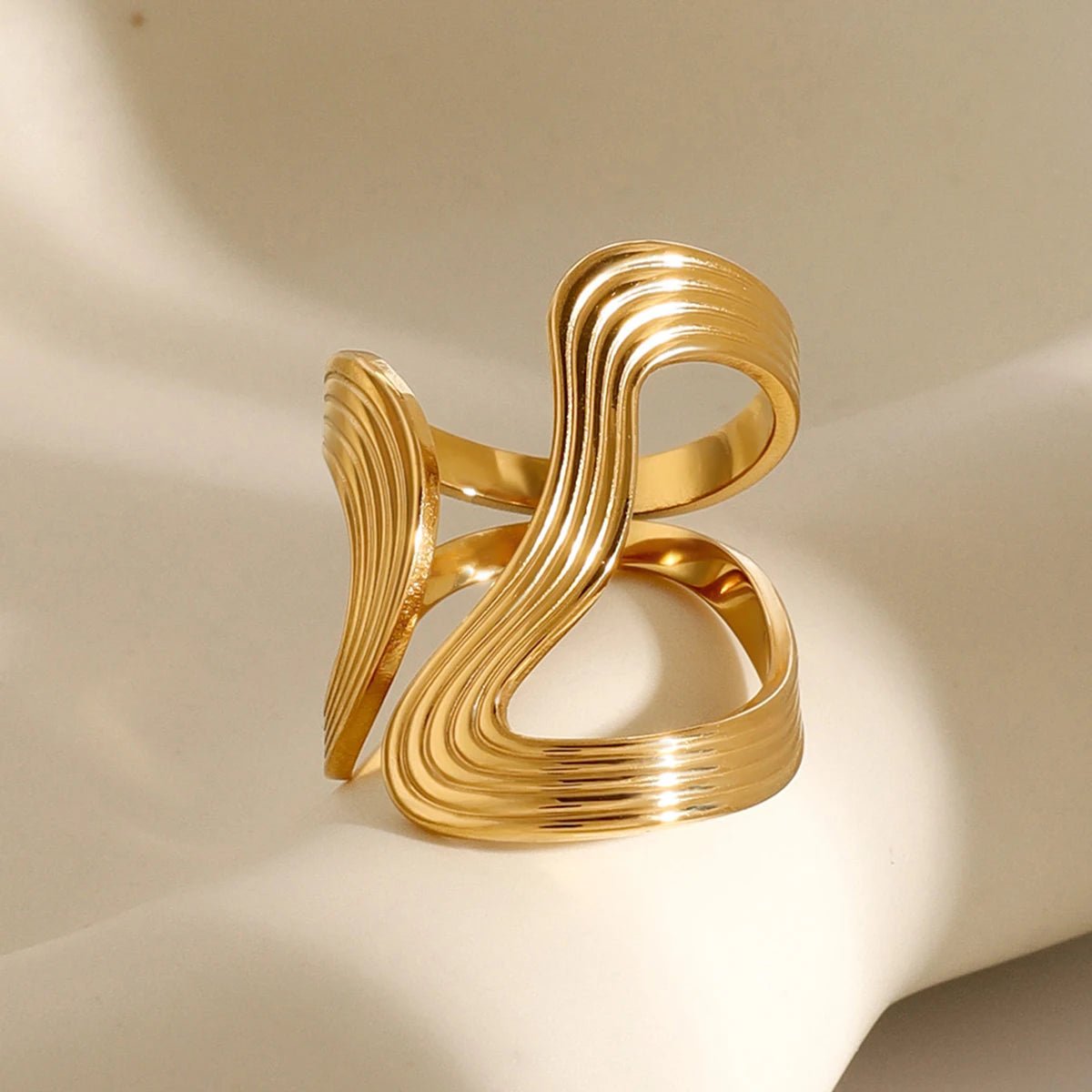 Modern Spiral Textured Ring - Veinci