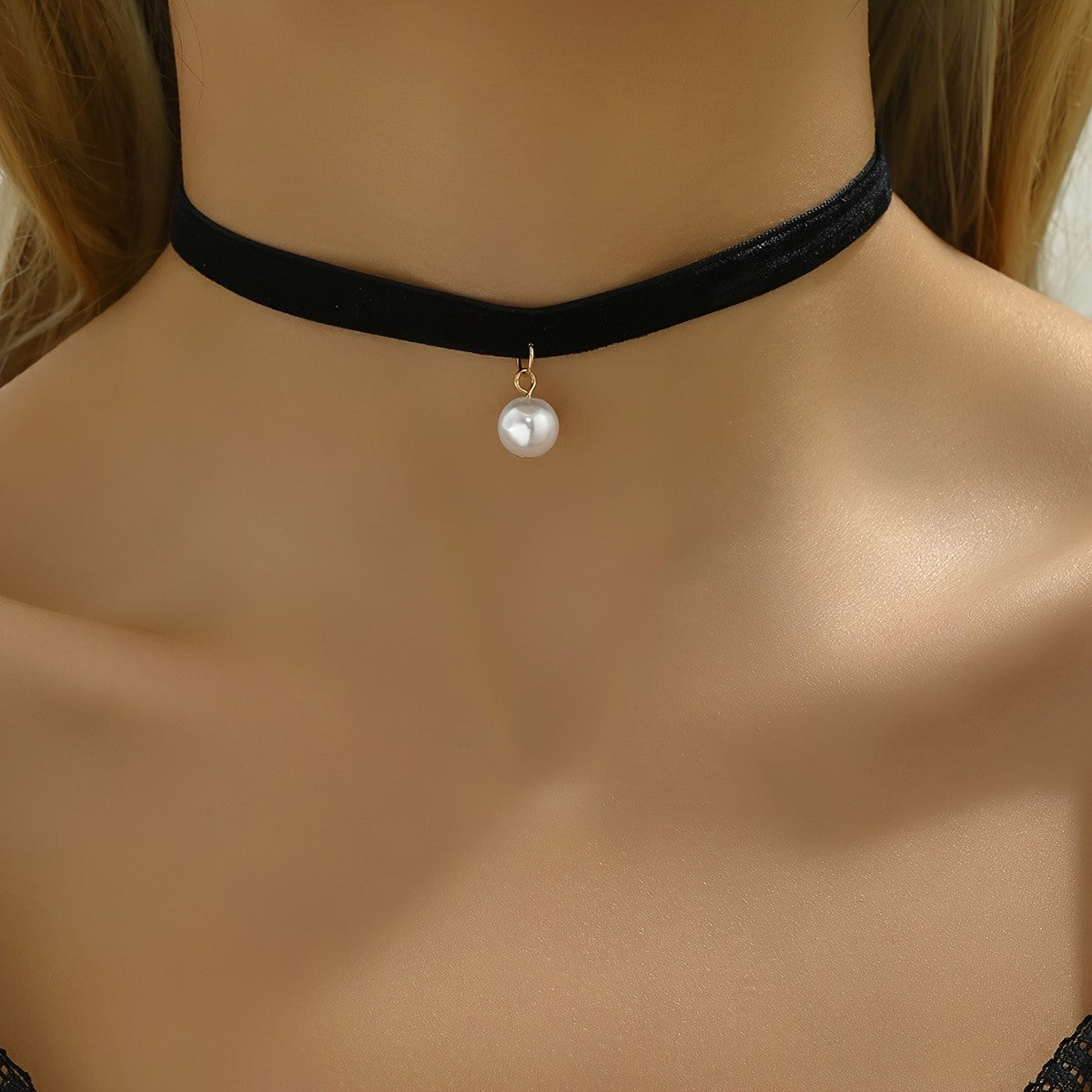 Elegant Velvet Pearl Choker Necklace