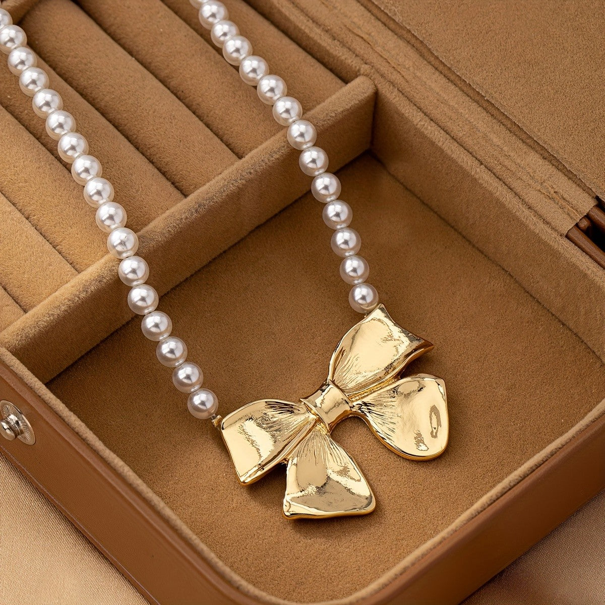 Elegant Faux Pearl Bow Necklace