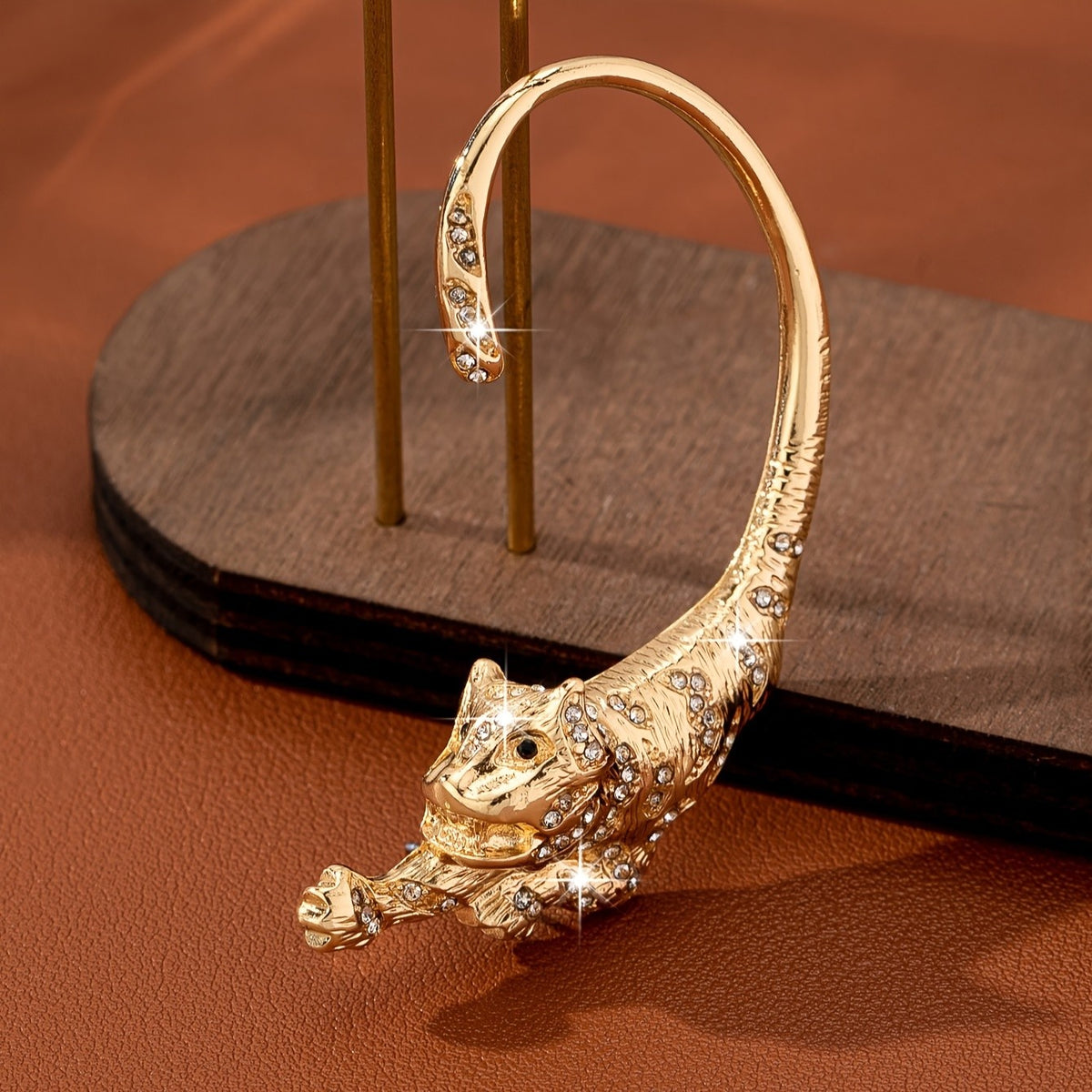Classy 3D Leopard Ear Cuff