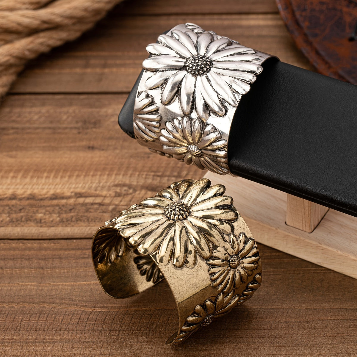 14k Vintage Embossed Daisy Cuff Bracelet