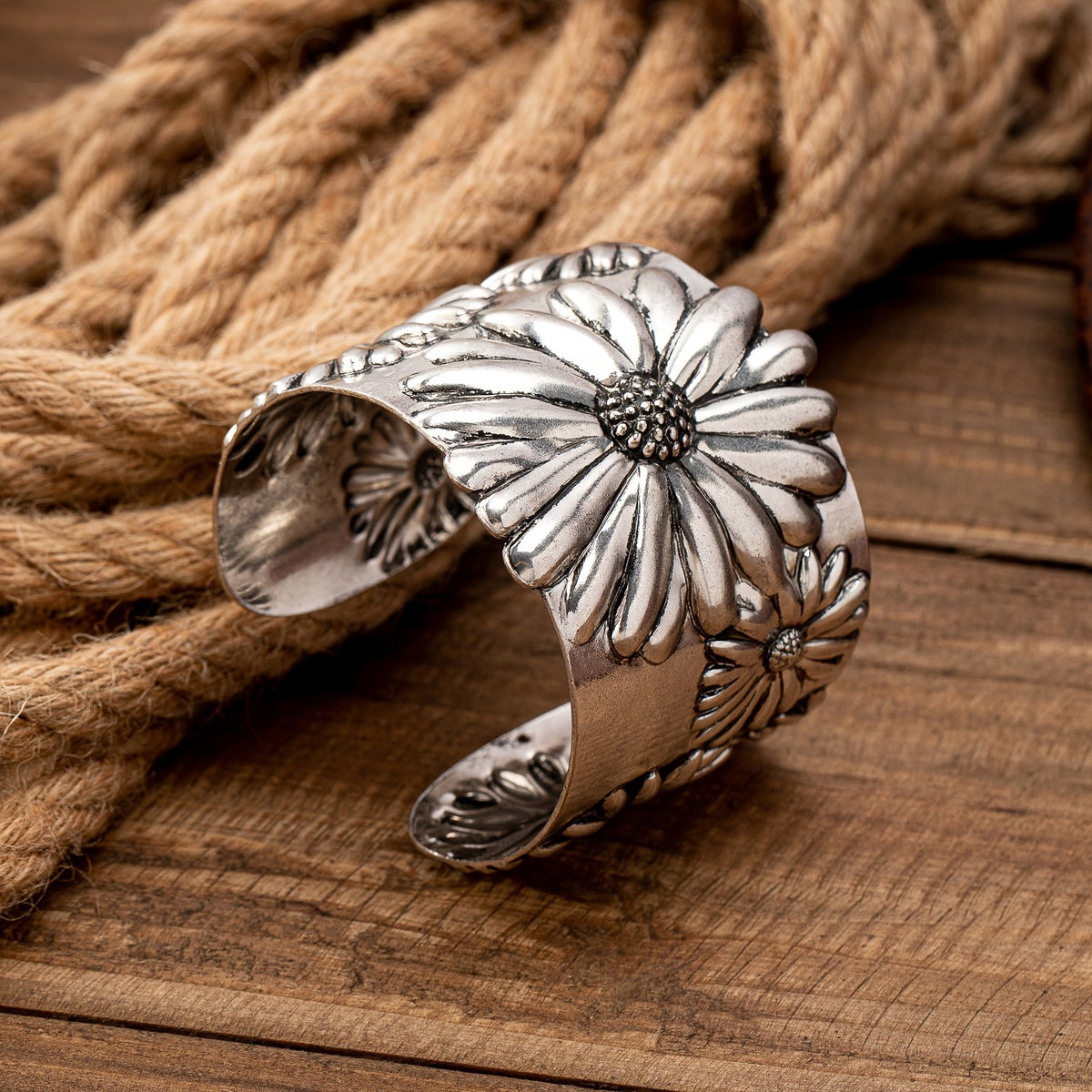 14k Vintage Embossed Daisy Cuff Bracelet