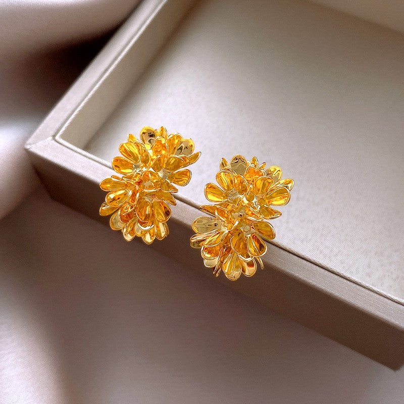 Elegant Vintage Floral Stud Earrings