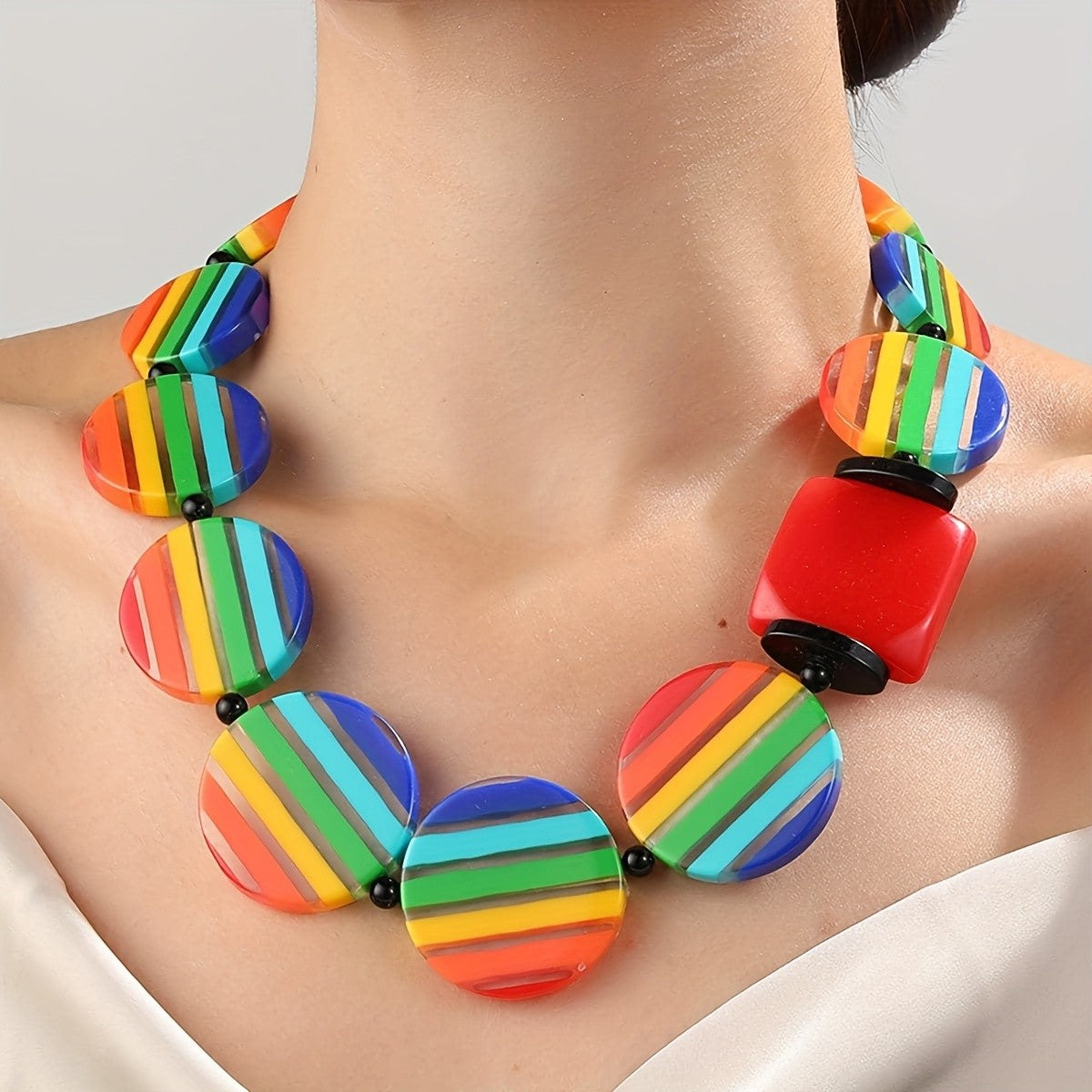 Elegant Striped Resin Statement Necklace