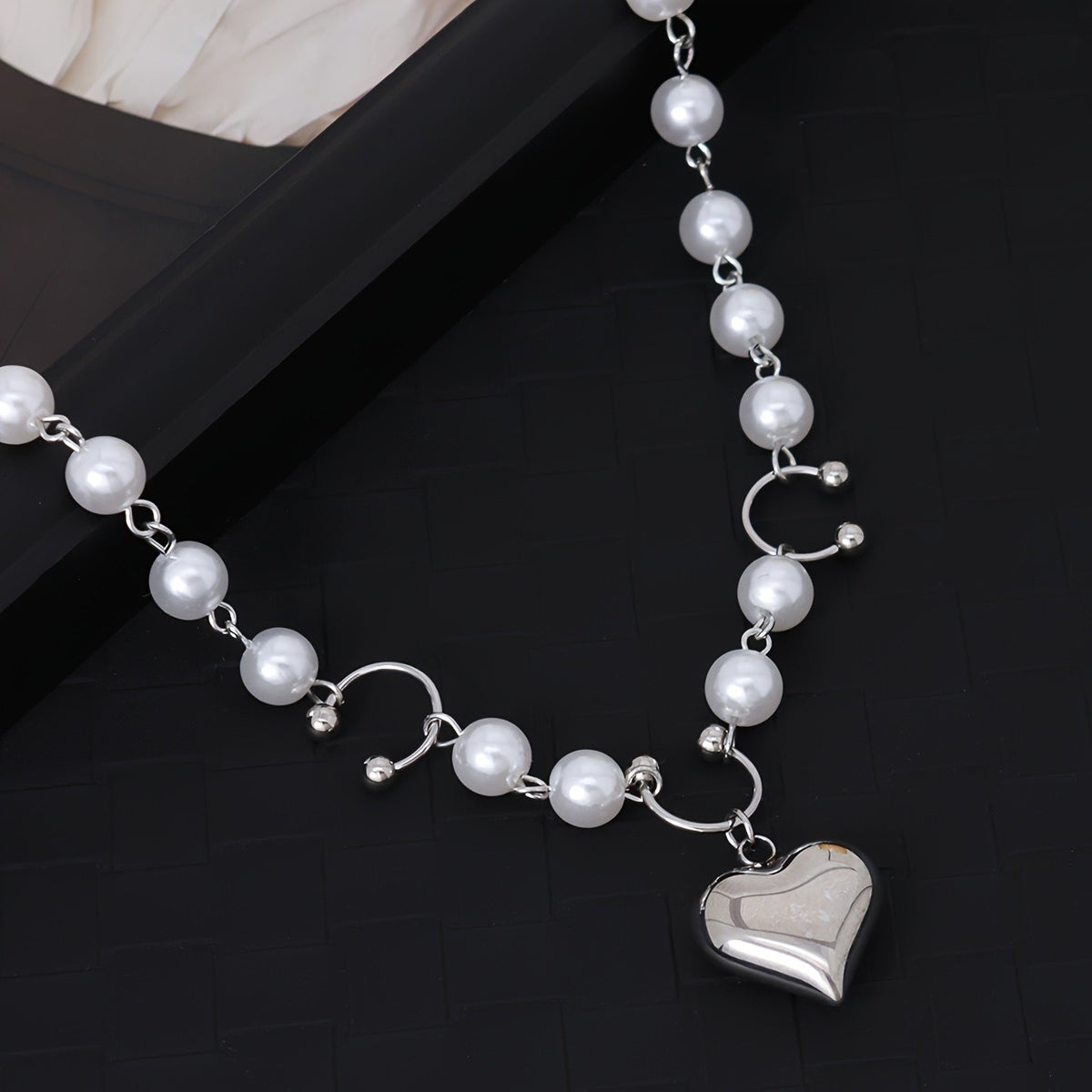 Dainty Faux Pearl Heart Choker Necklace