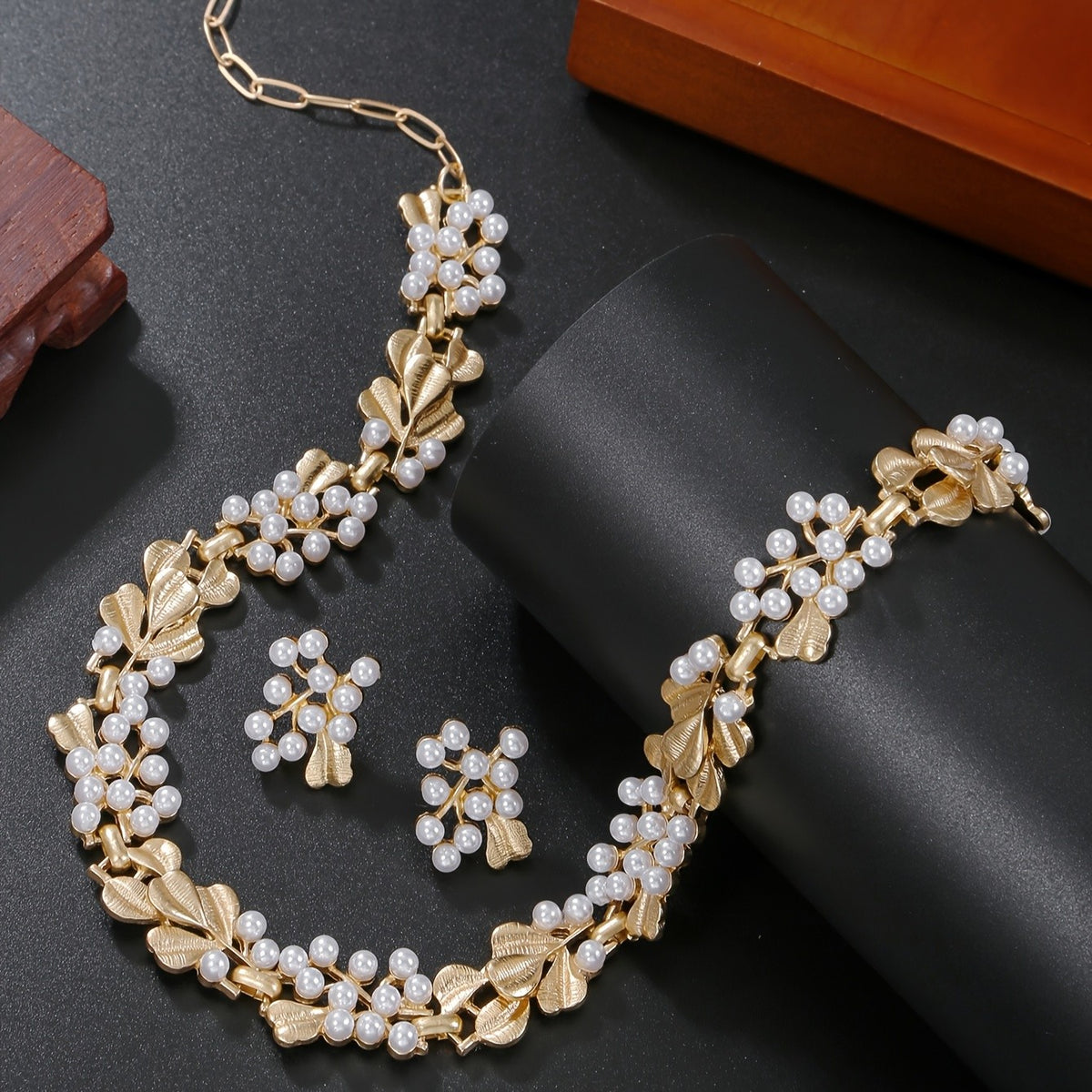 Classy Floral Faux Pearl Necklace & Earring Set