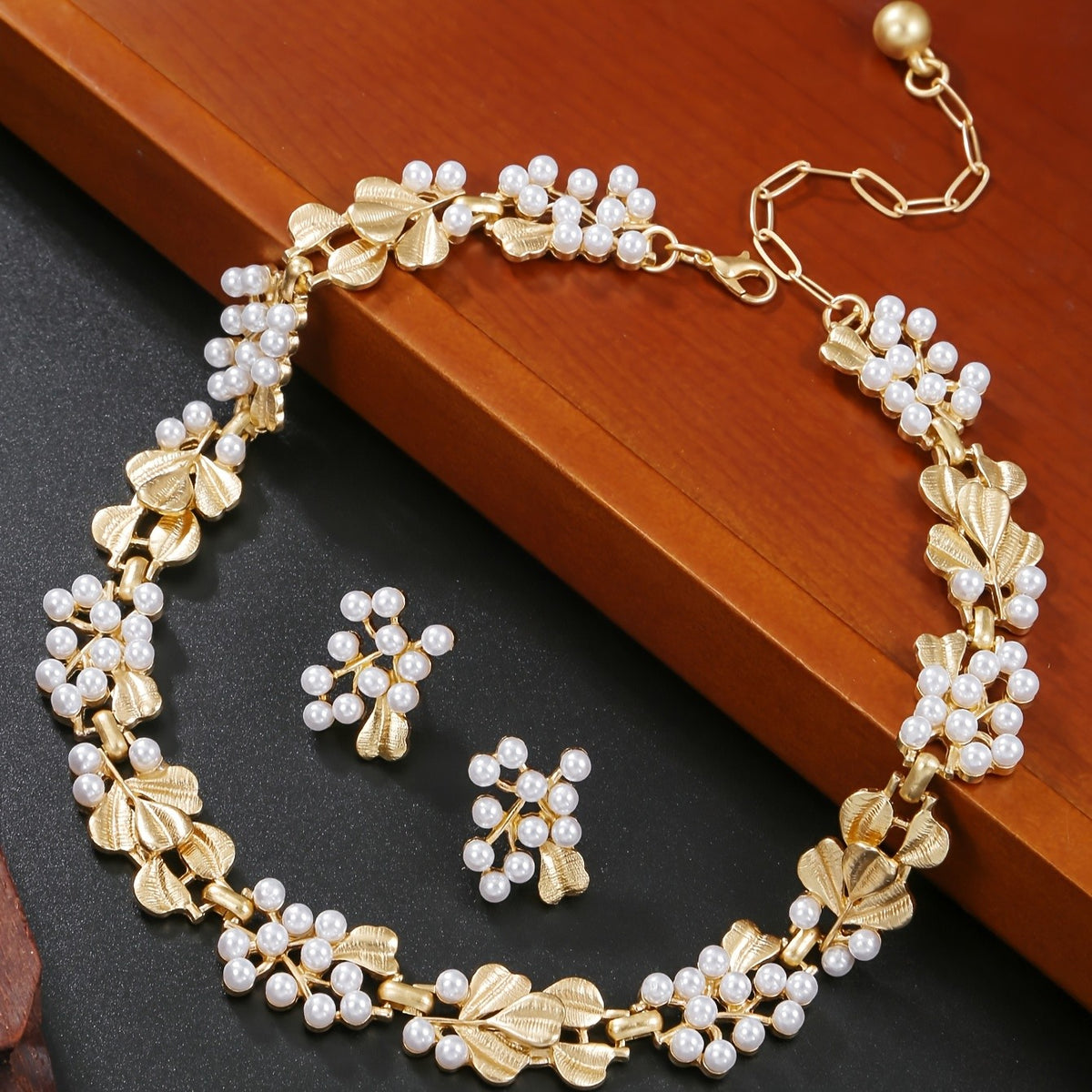Classy Floral Faux Pearl Necklace & Earring Set