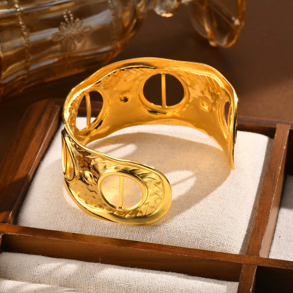 18k Vintage Scarf Knot Wide Cuff Bracelet