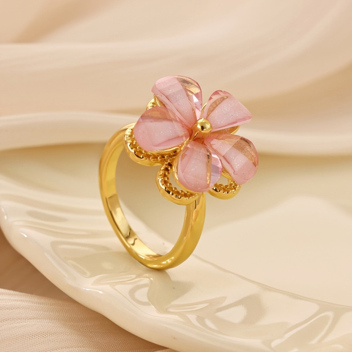 18k Dainty Resin Flower Ring