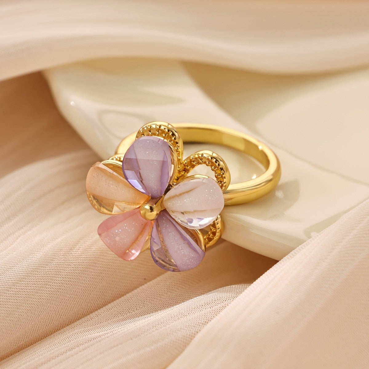 18k Dainty Resin Flower Ring