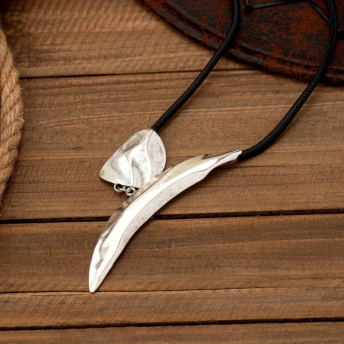 Classy Vintage Western Silver Leaf Necklace
