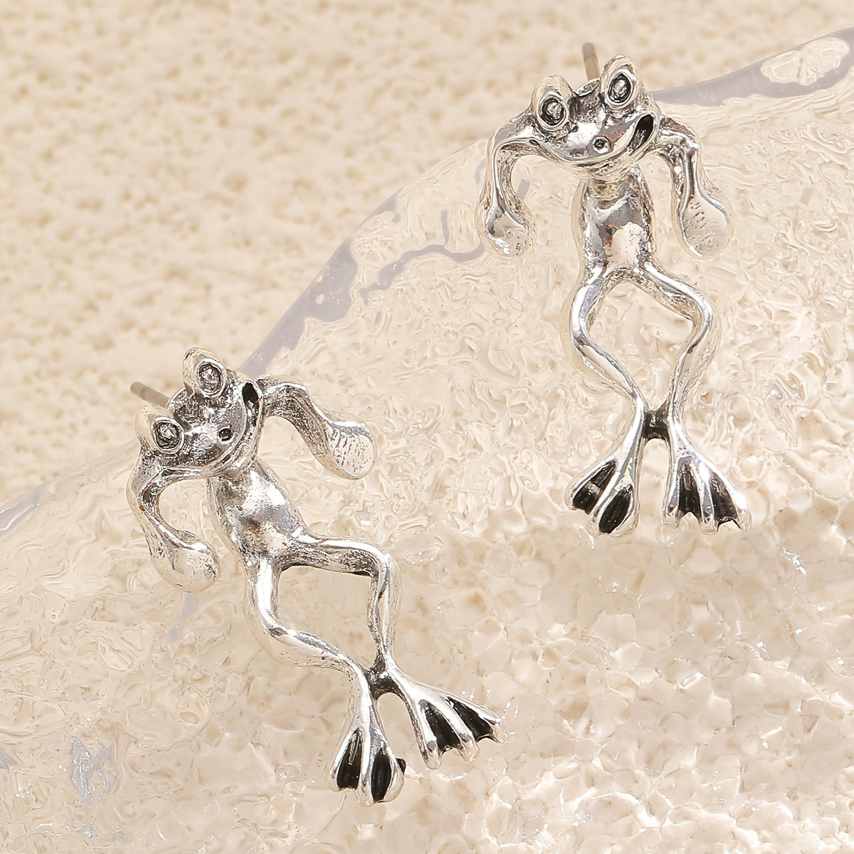 Classy 3D Frog Stud Earrings