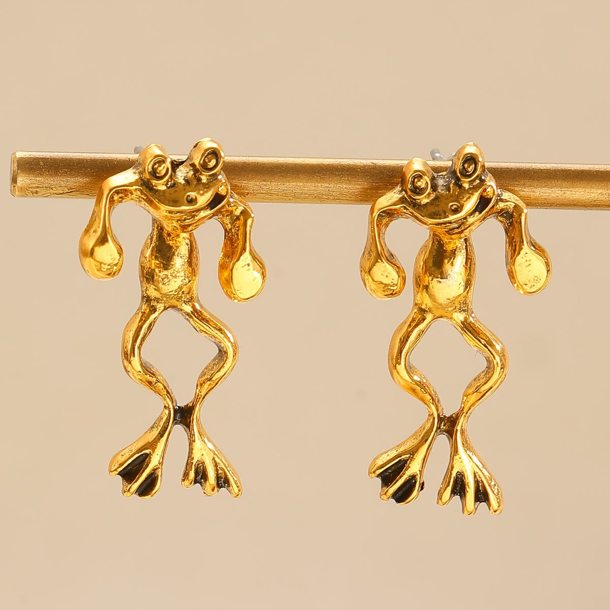 Classy 3D Frog Stud Earrings