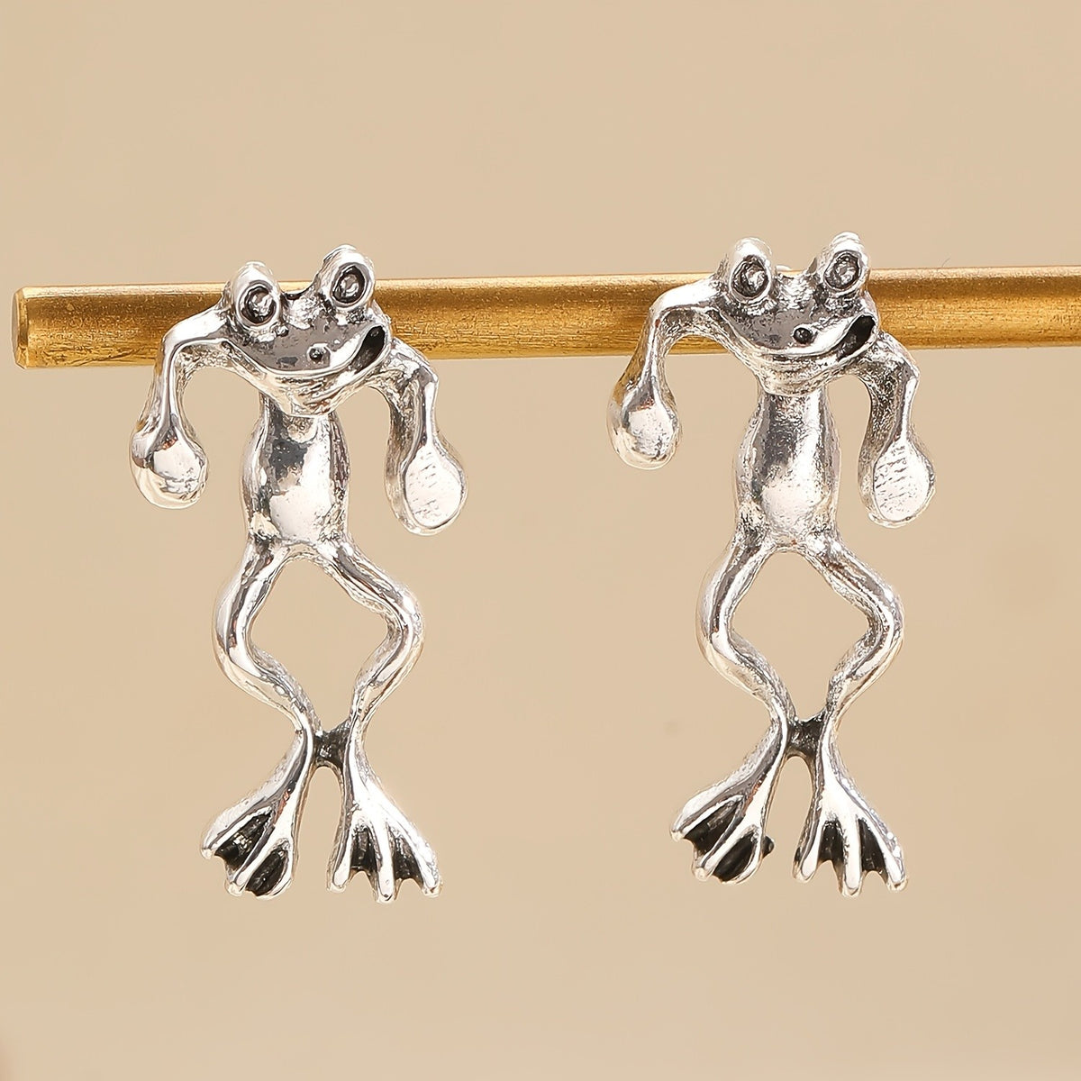 Classy 3D Frog Stud Earrings