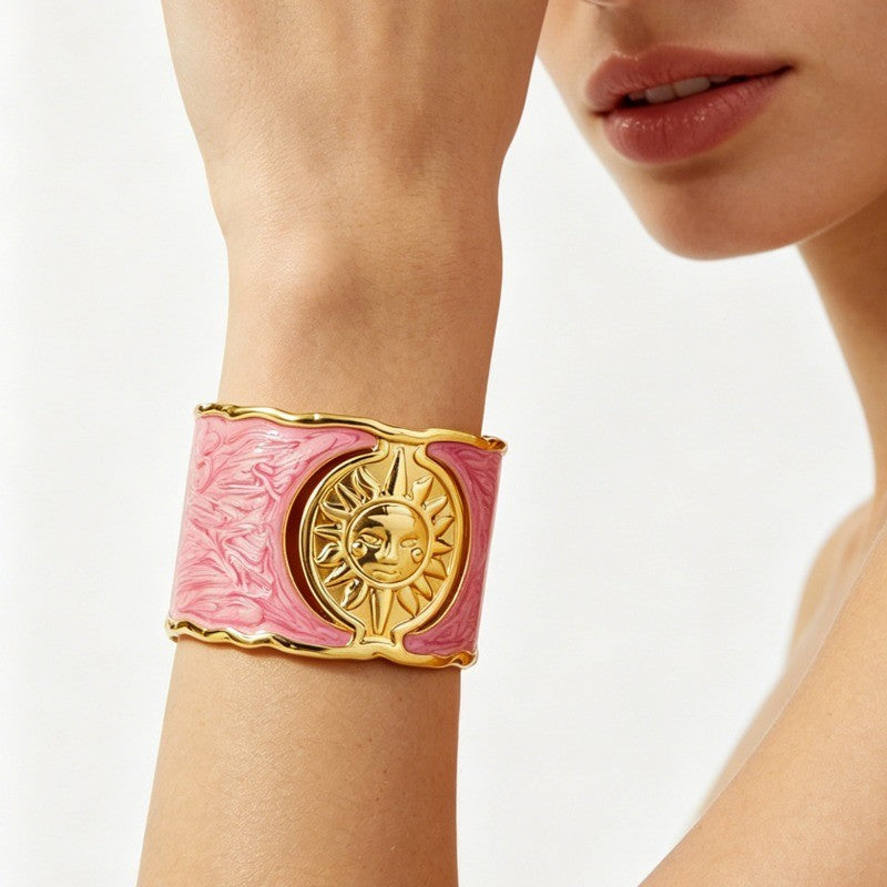 Classy Vintage Sun Motif Open Cuff Bracelet