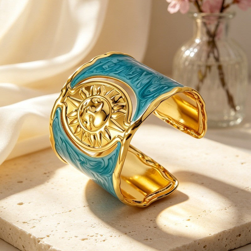 Classy Vintage Sun Motif Open Cuff Bracelet