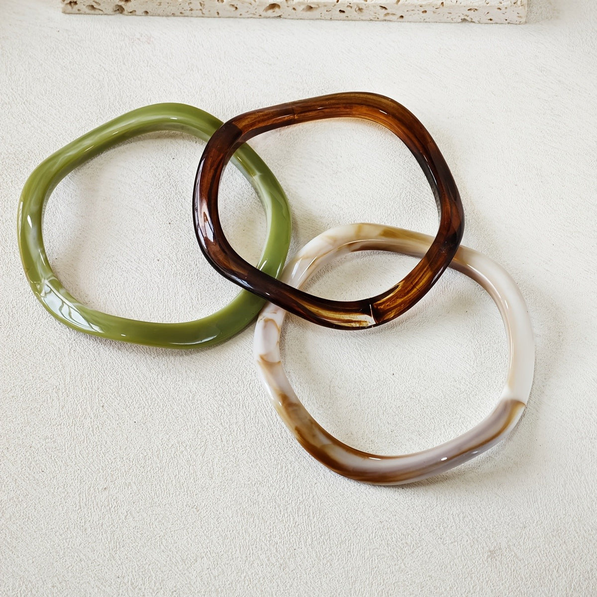 Classy Wavy Resin Bangle Set
