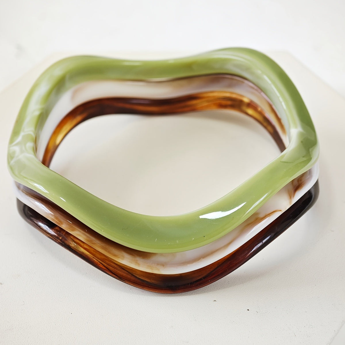 Classy Wavy Resin Bangle Set