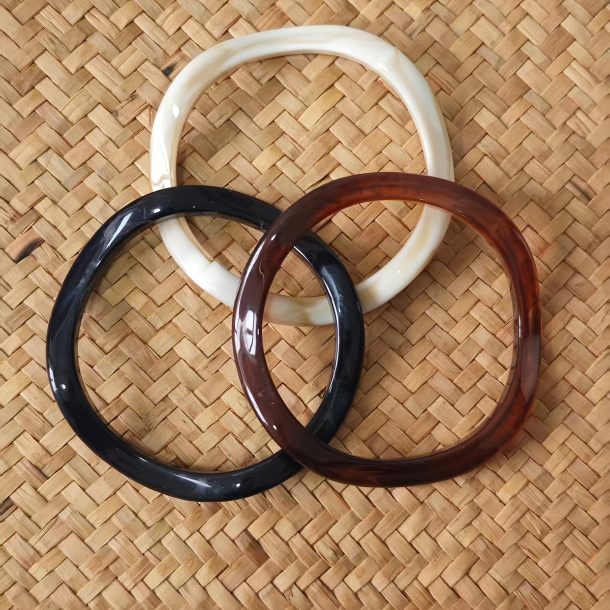 Classy Wavy Resin Bangle Set