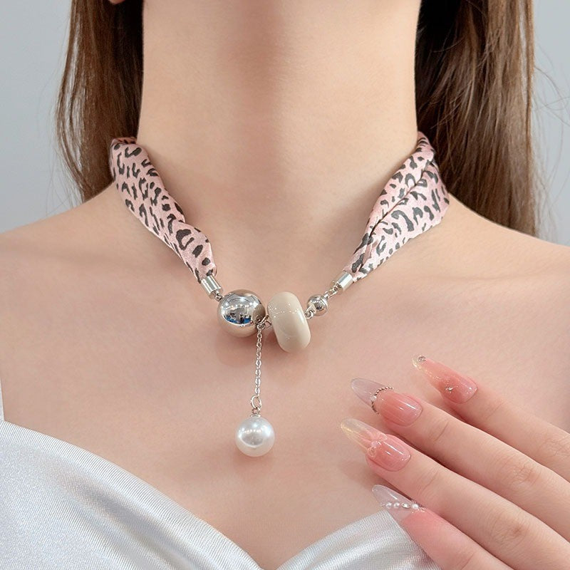 Elegant Pink Leopard Scarf Pearl Necklace