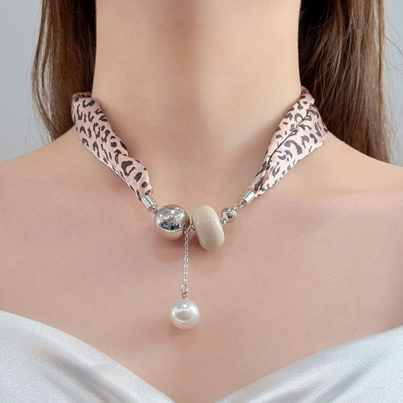 Elegant Pink Leopard Scarf Pearl Necklace