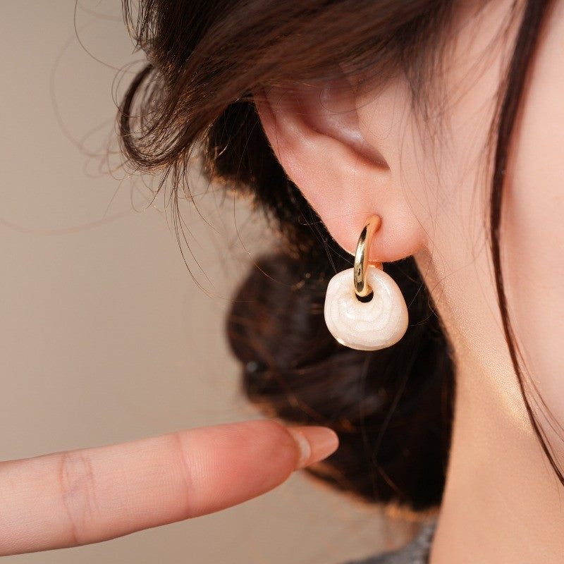 Classy Vintage Enamel C-Hoop Earrings