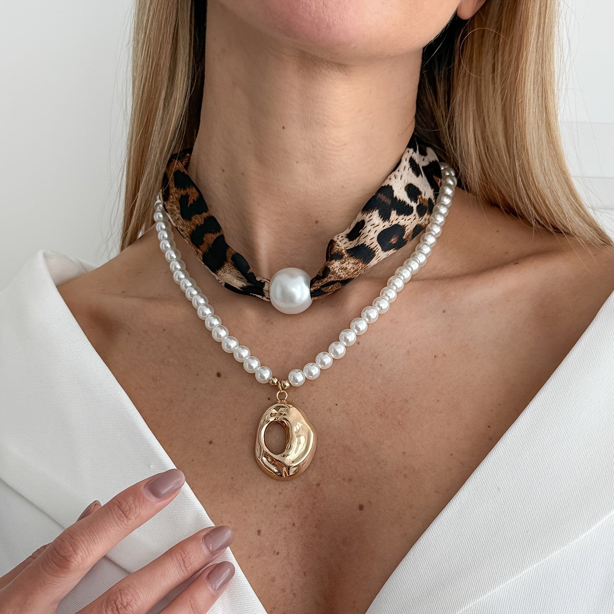 Classy Leopard Scarf & Pearl Pendant Necklace Set