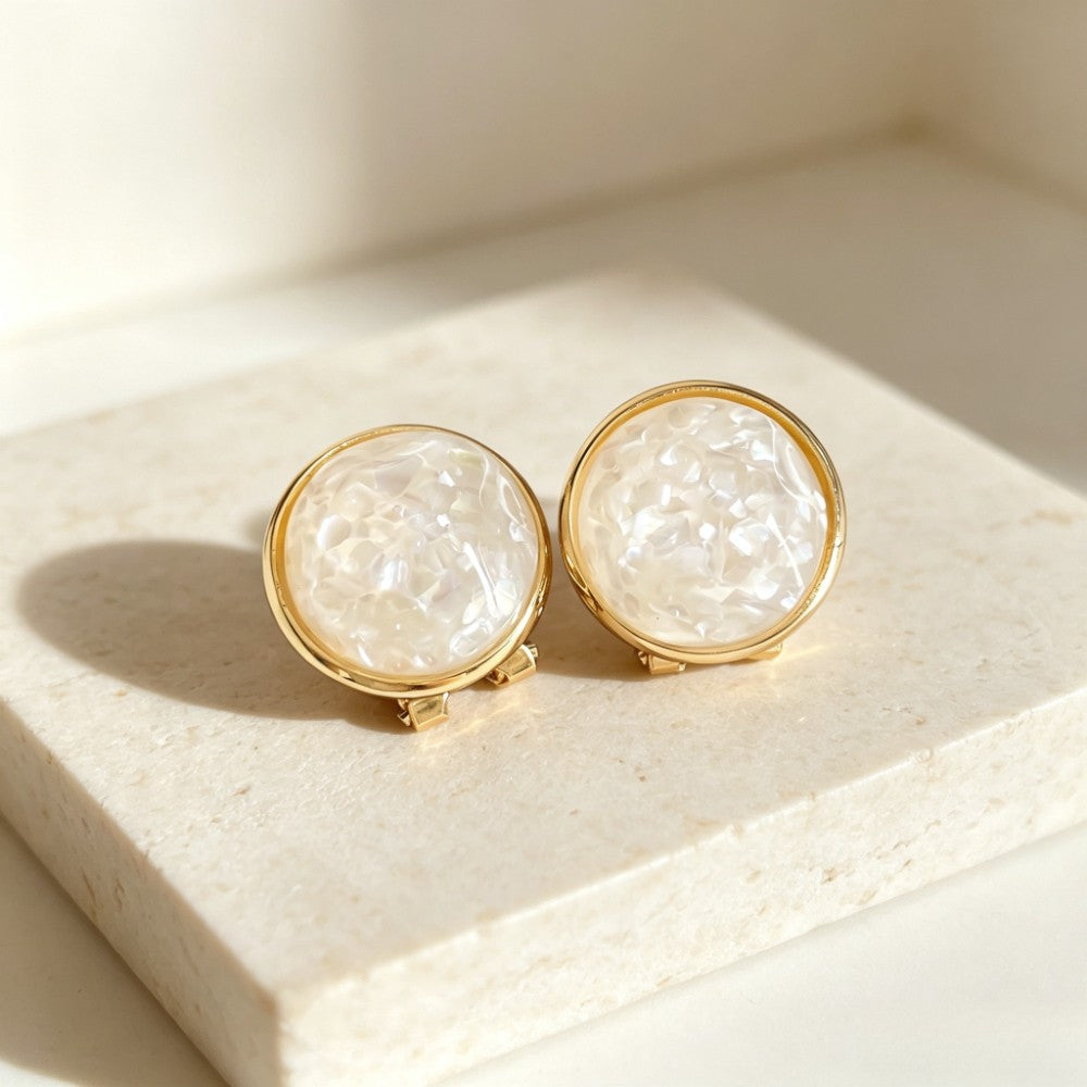 Classy Vintage White Resin Round Stud Earrings