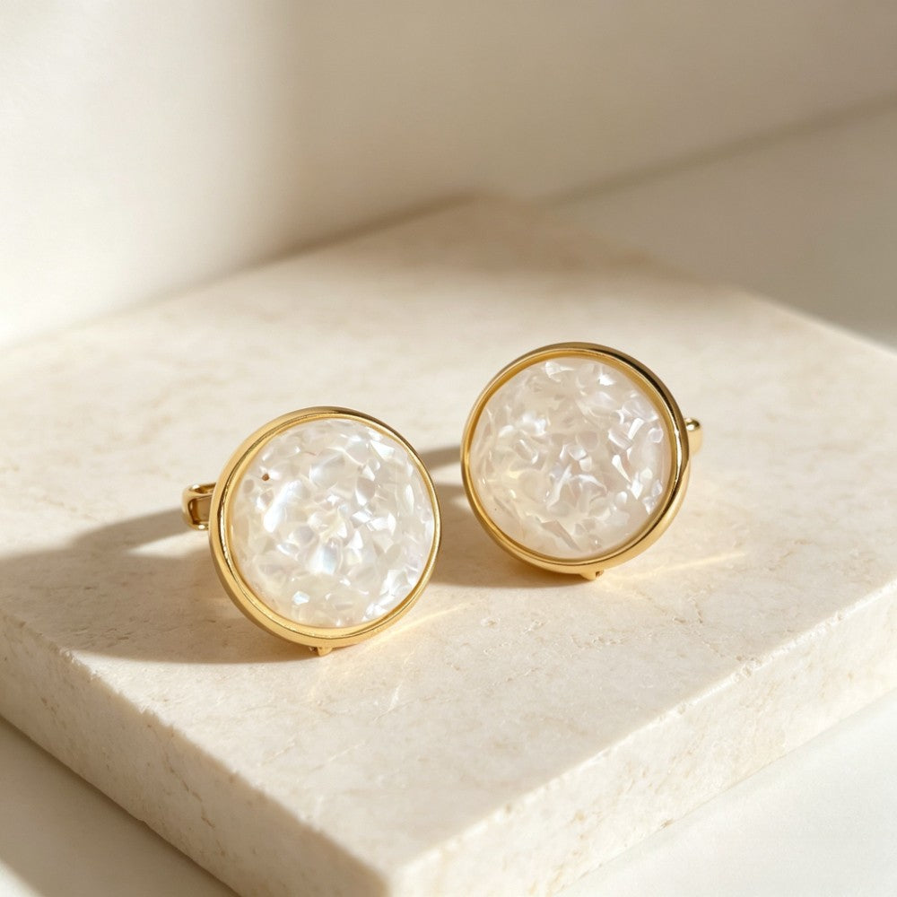 Classy Vintage White Resin Round Stud Earrings