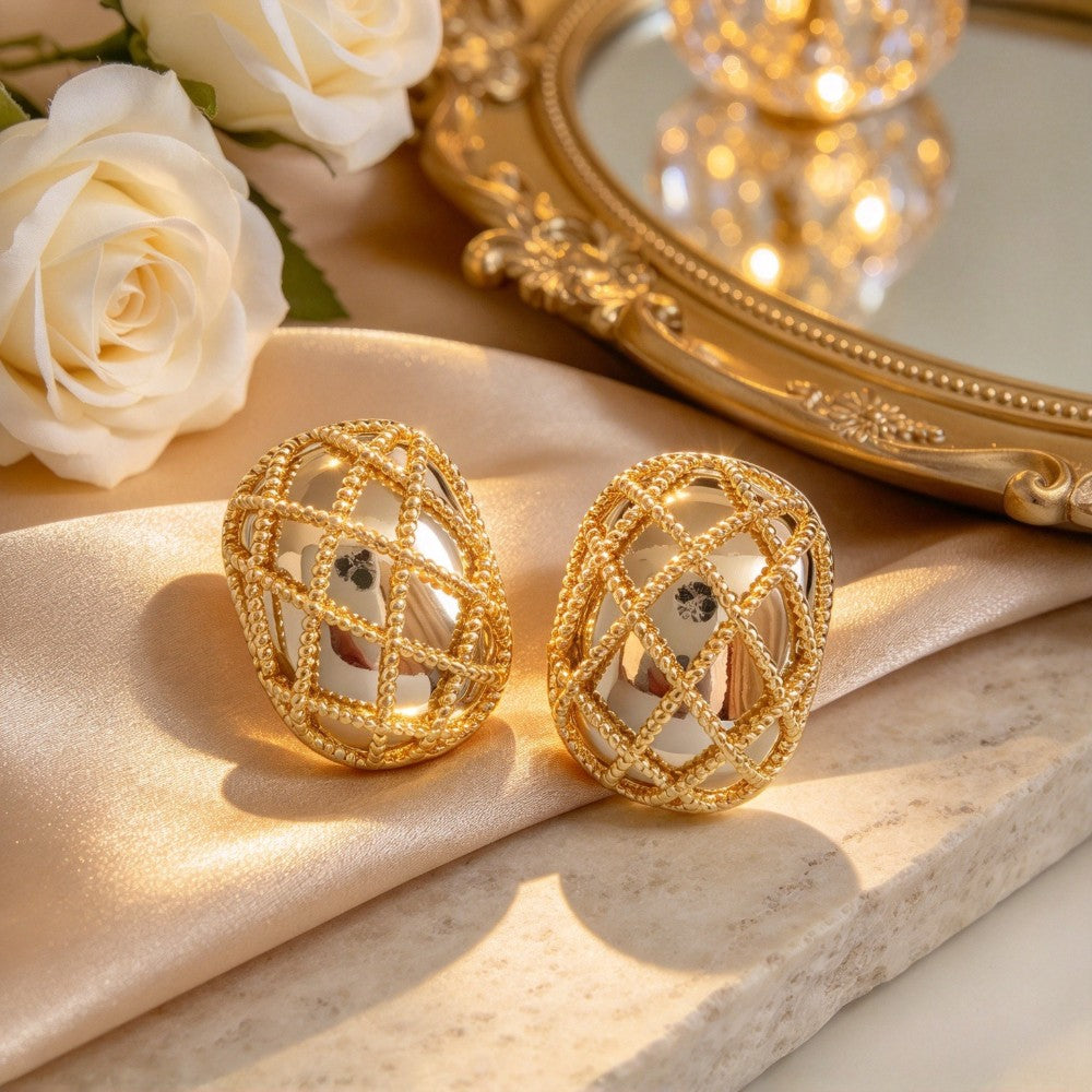 Classy Lattice Oval Stud Earrings