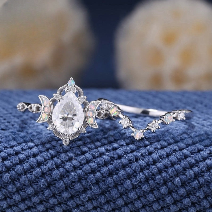 Elegant Celestial Moon Zirconia Ring