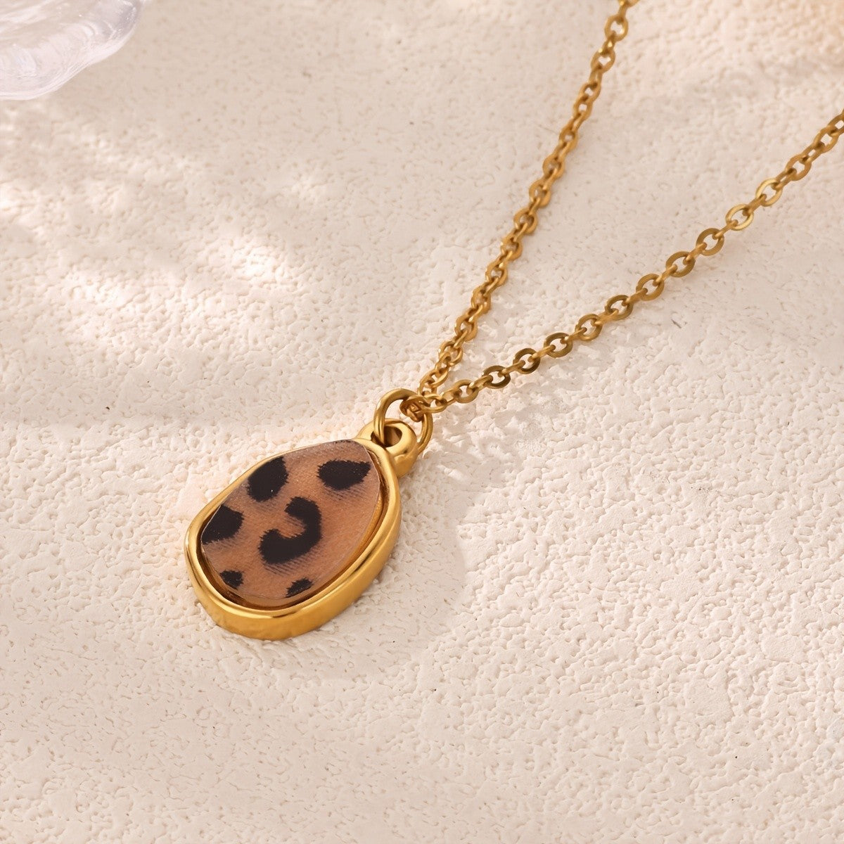 18k Elegant Leopard Print Teardrop Necklace