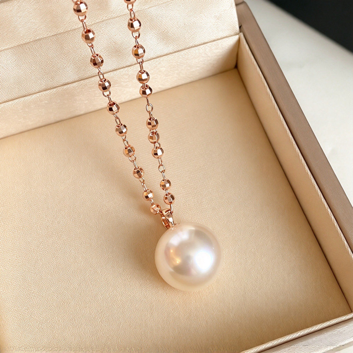 Dainty Classic Faux Pearl Pendant Necklace