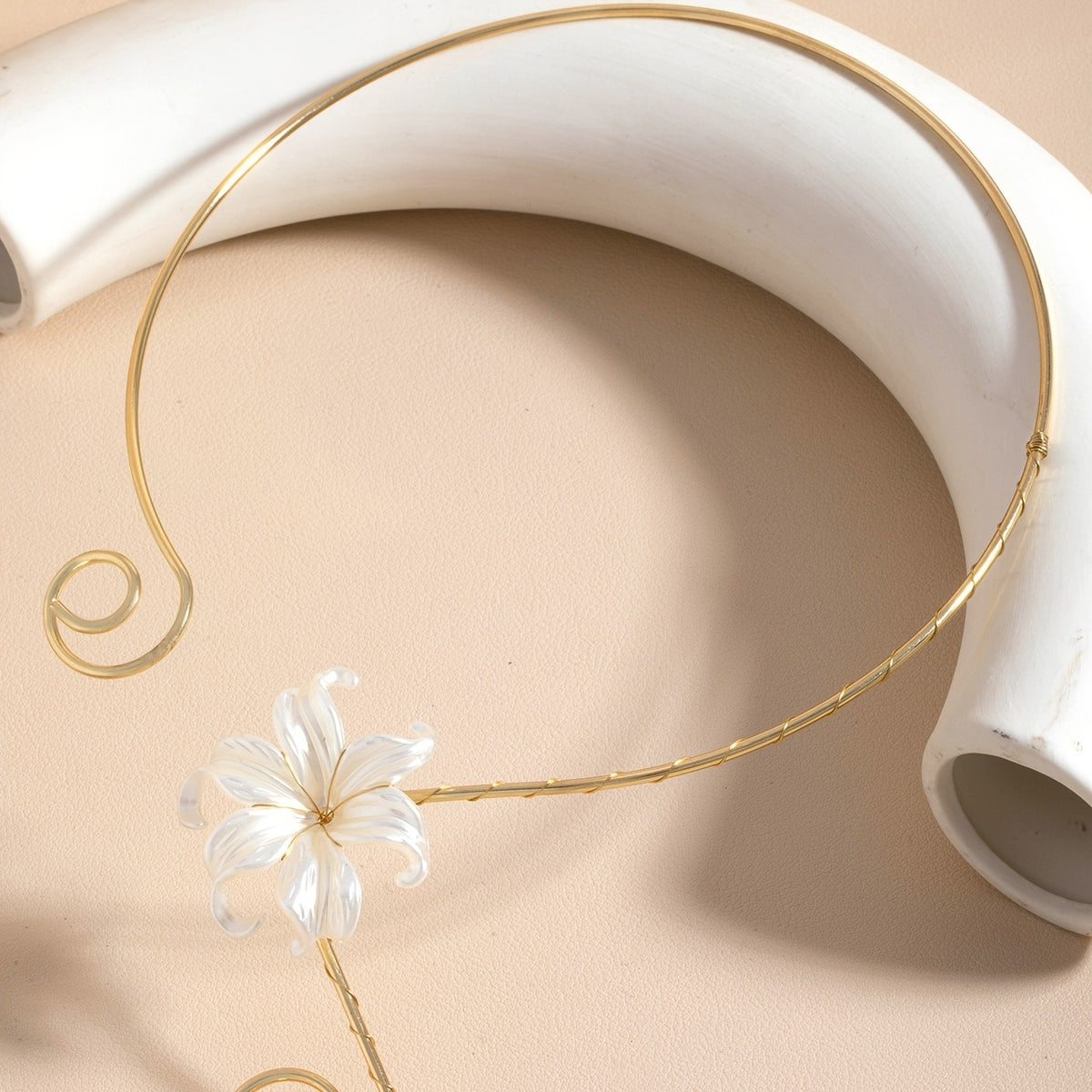 Romantic Floral Spiral Collar Necklace