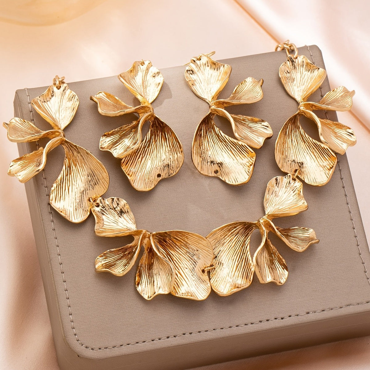 Elegant Textured Ginkgo Leaf Necklace & Earring Set