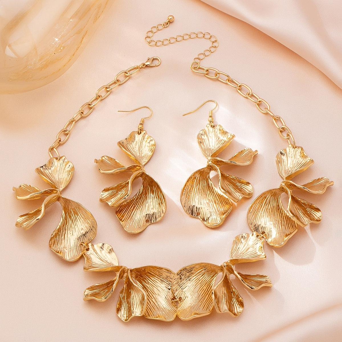 Elegant Textured Ginkgo Leaf Necklace & Earring Set