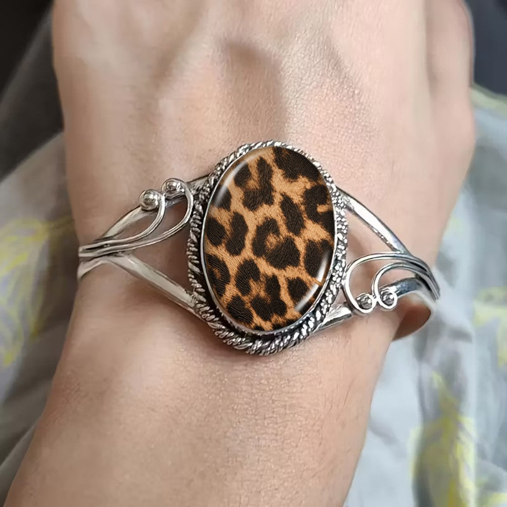 Elegant Leopard Print Oval Bracelet