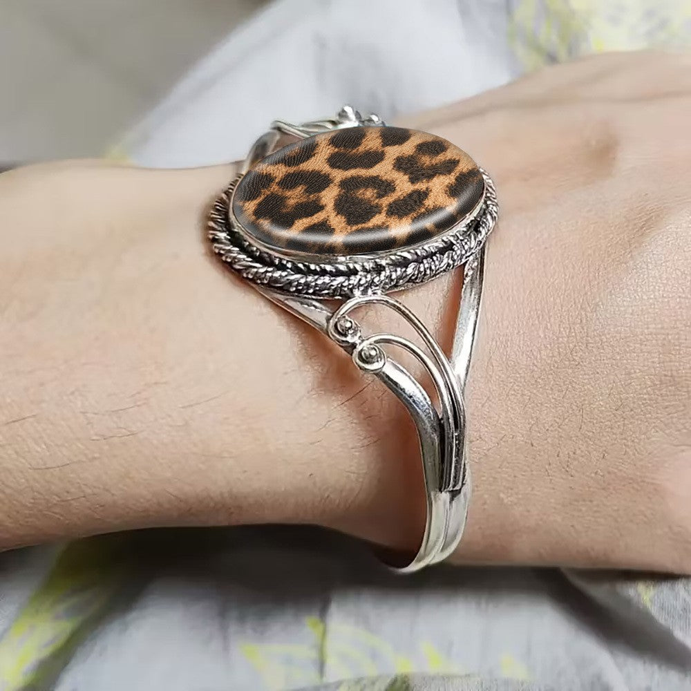 Elegant Leopard Print Oval Bracelet