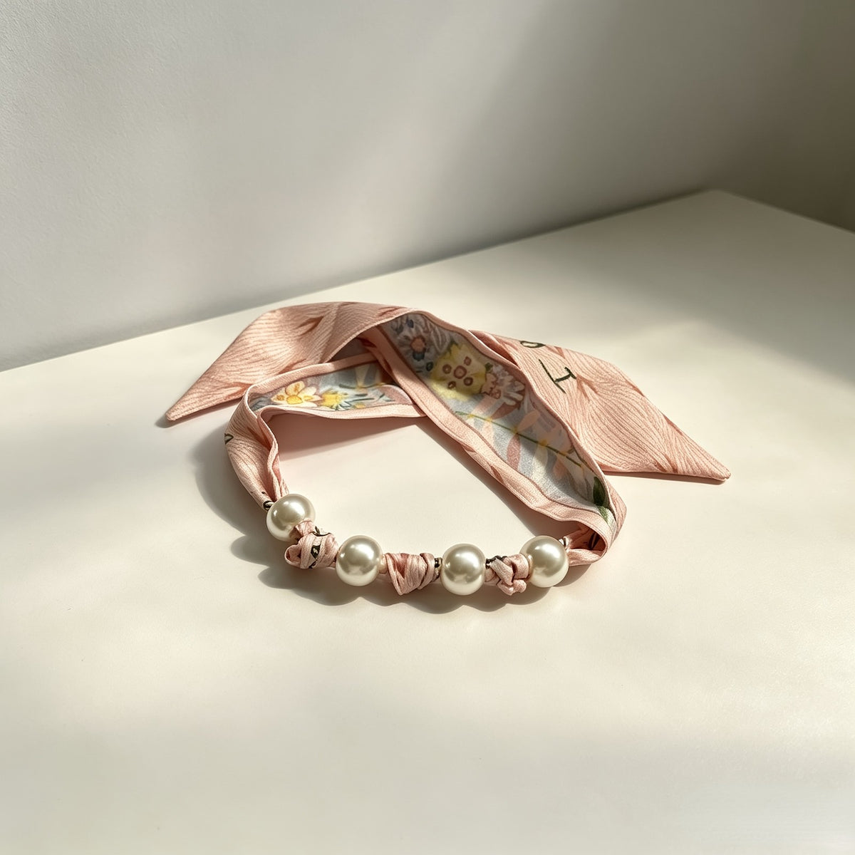 Elegant Floral Scarf Pearl Necklace