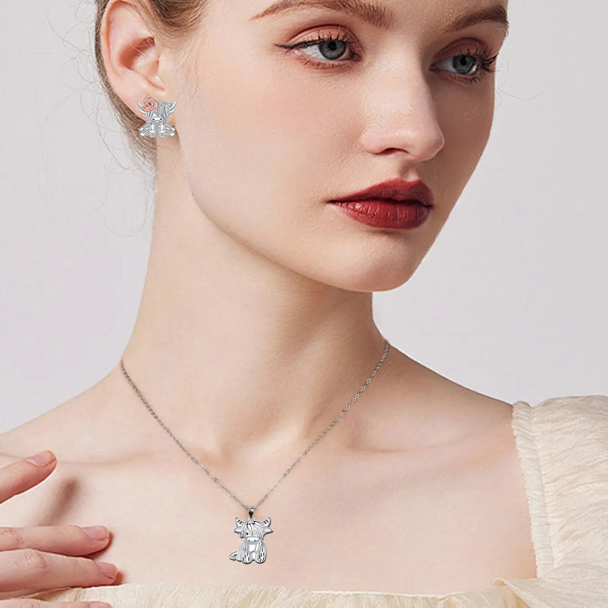 2pc Dainty Highland Cow Necklace And Earring Set