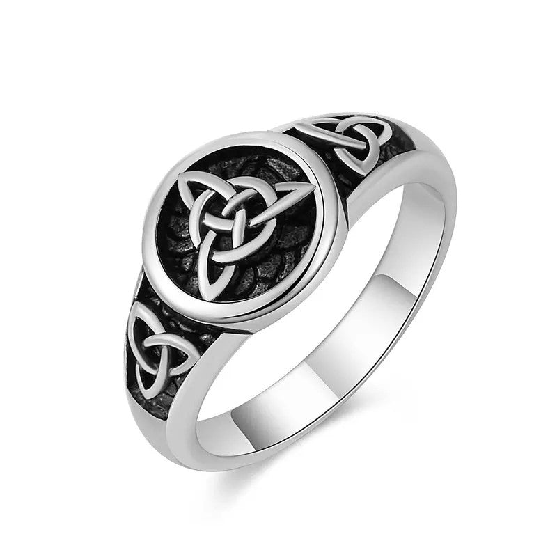 Romantic Celtic Knot Couple Ring Set