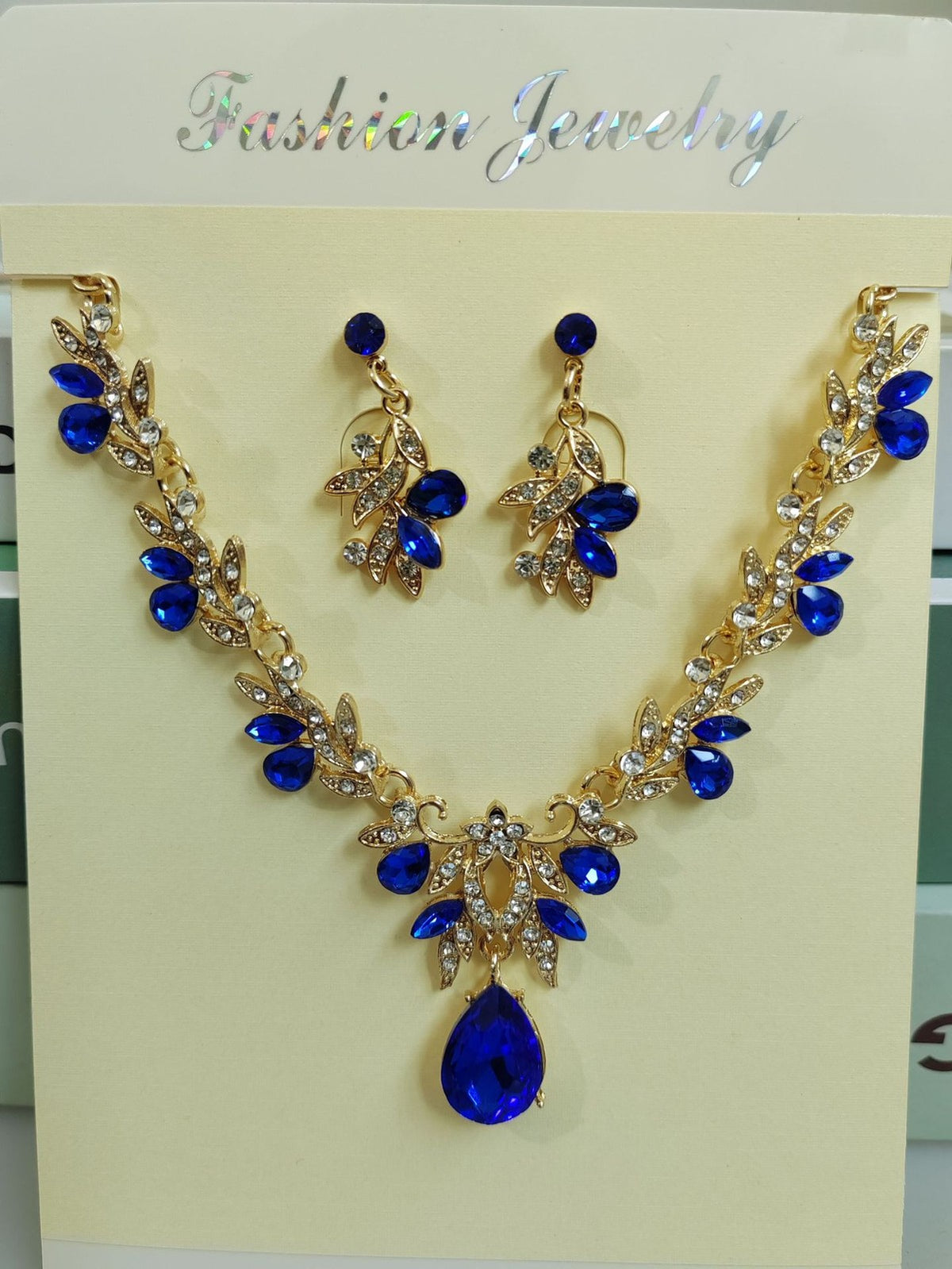 Elegant Emerald Teardrop Leaf Necklace & Earring Set